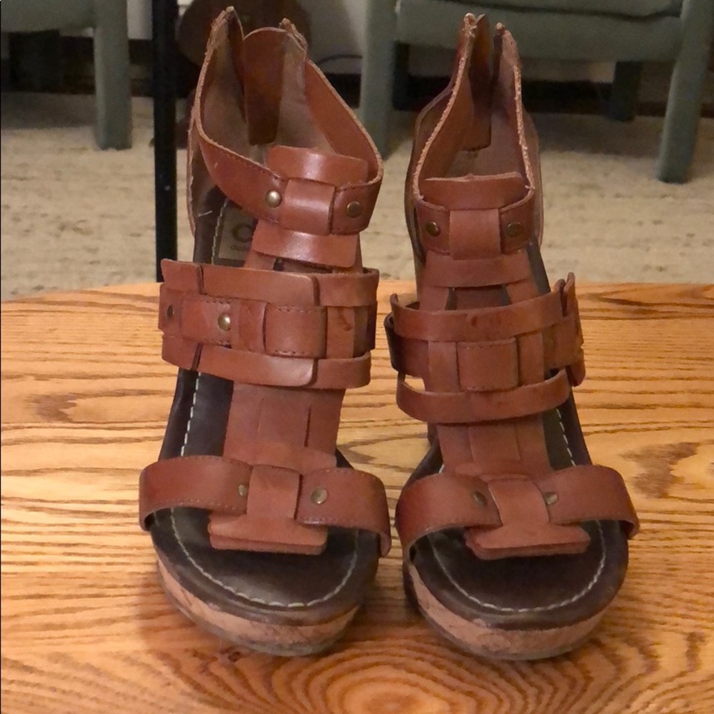 DV Wedges